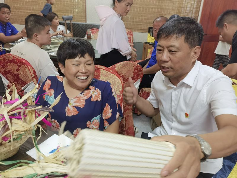 大名县残联为残疾人进行技能培训。.jpg