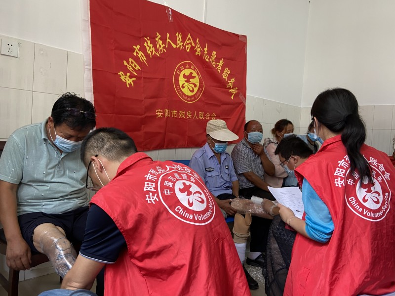 为残疾人假肢装配取型.jpg