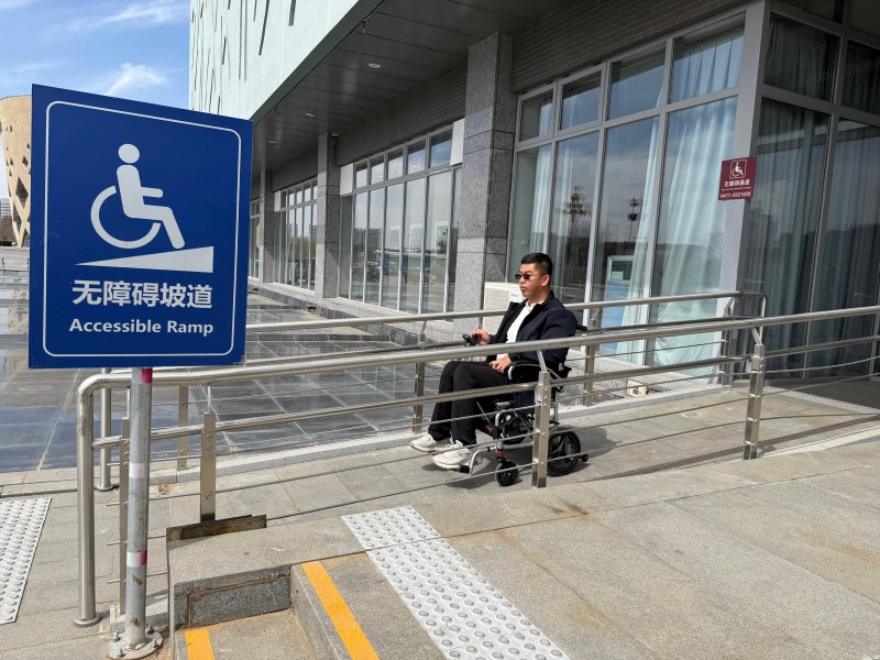遍布内蒙古各大场馆的无障碍通道.jpg